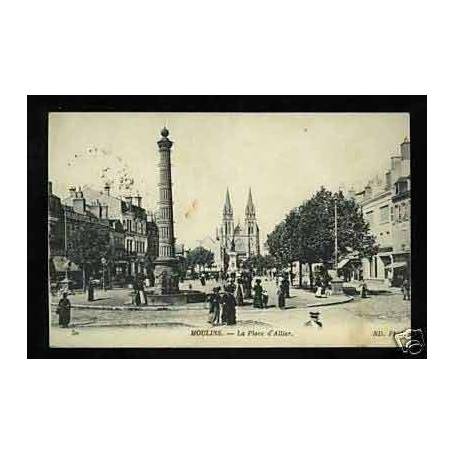 03 - Moulins - La place d'Allier