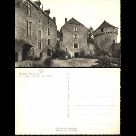 53 - Lassay - Cour interieure du chateau