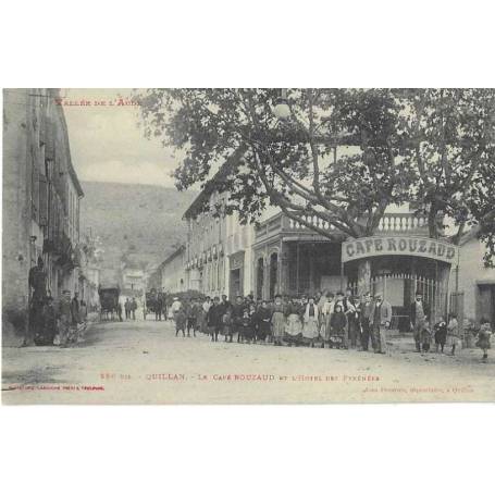 Carte postale de Quillan - Le café Rouzaud et l'Hôtel des Pyrénées - Très animée - Vintage 1910