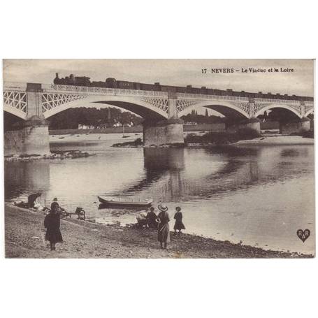 58 - Nevers - Train sur le viaduc et la Loire