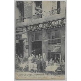 69 - Restaurant du Commerce à Lyon - Famille Mandaron devant le restaurant