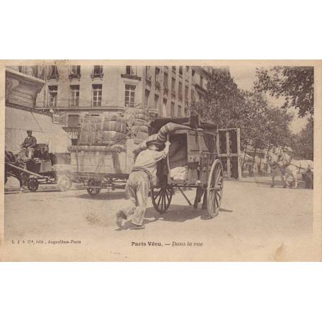 75 - Paris vécu - Dans la rue - Voiture de déménagement