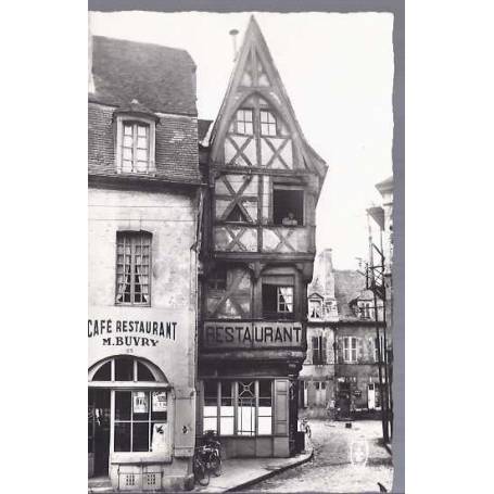 03 - Moulins -Les vieilles maisons