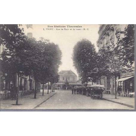 03 - Vichy - Rue de Paris et la Gare - Fiacres