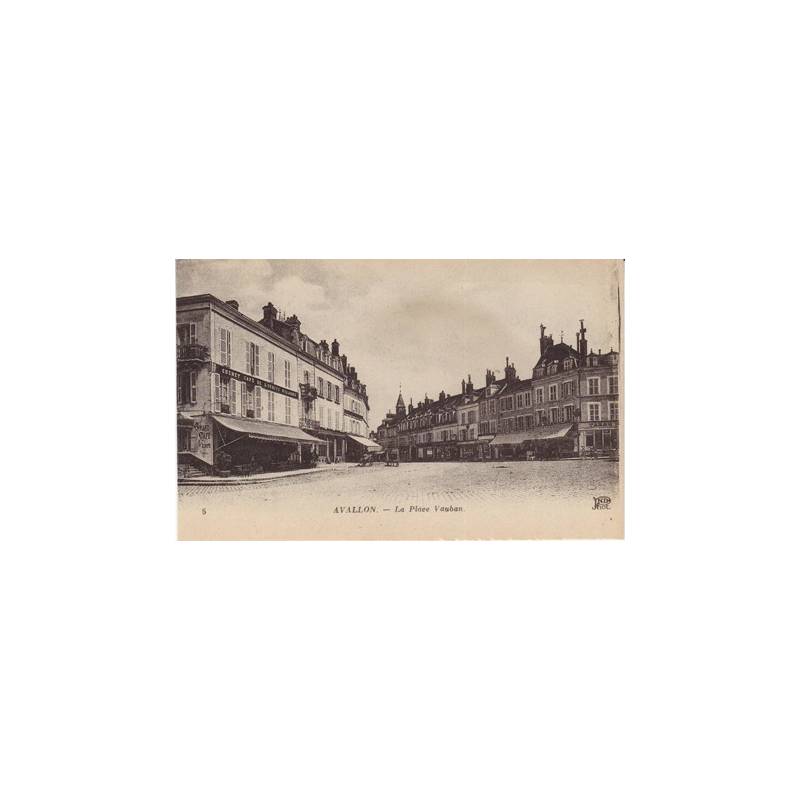 89 - Avallon - La place Vauban