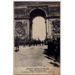 75 - Les Belges sous l'Arc de Triomphe