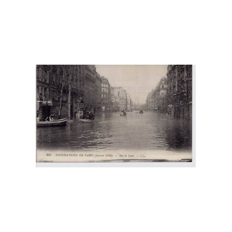 Paris Inondations 1910 - Rue de Lyon