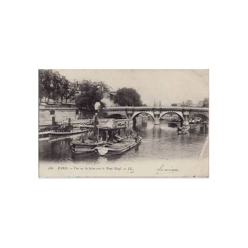 Paris - Le Pont Neuf - Beau plan - Bateaux