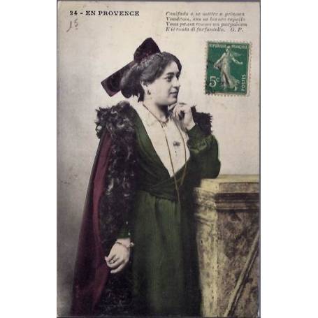 13 - En provence -femme en costume - Voyagé - Dos divisé