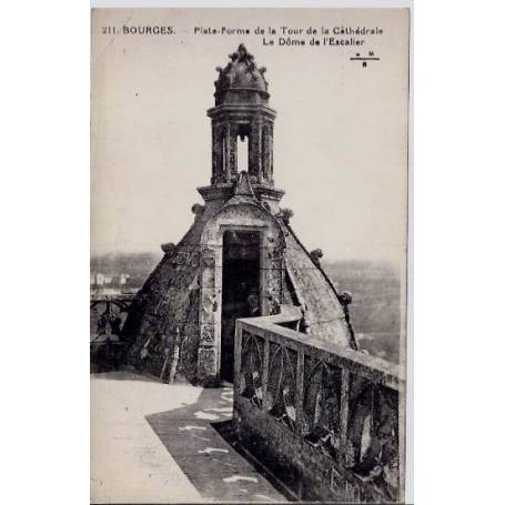 18 - Bourges - Plate-forme de la tour de la Cathédrale - Le dôme de l'Escalier