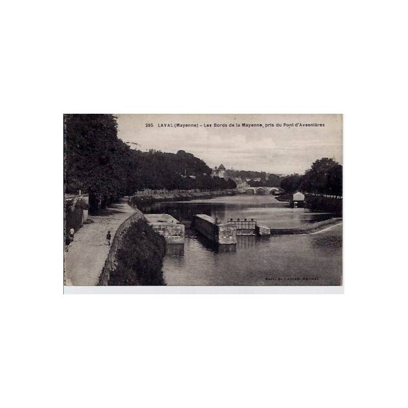 53 - Laval - Les bords de la Mayenne - Pris du pont d'Avasnières - Voyagé - Do