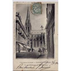 63 - Clermont-Ferrand - La cathédrale et rue Royale - Voyagé - Dos non divisé