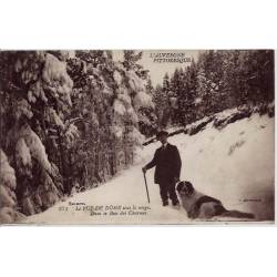 63 - Le Puy de Dôme - Sous la neige - Dans le bois des charmes - un homme et s