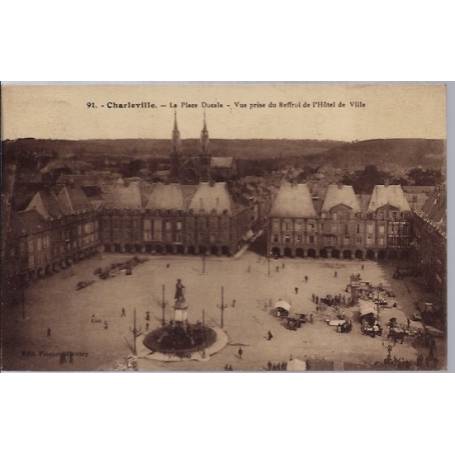 08 - Charleville - La place Ducale - Vue prise du Beffroi de l' Hôtel de Vil...