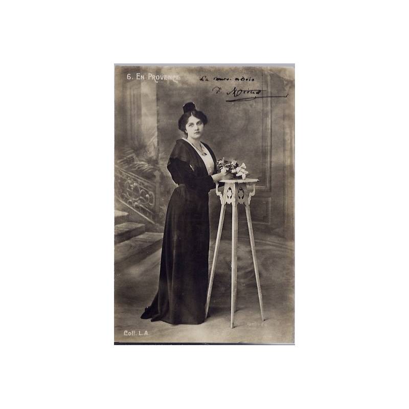 13 - En provence -  femme en costume d'époque - Non voyagé - Dos divisé...