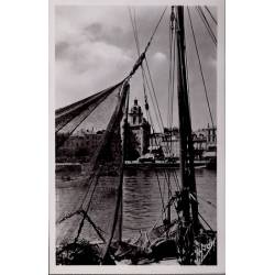 17 - La rochelle - Vue sur le port et la grosse Horloge - Non voyagé - Dos d...