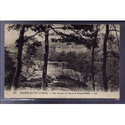 61 - Bagnoles-de-l'Orne - Une vue sur le lac et le Grand Hôtel - Voyagé - Dos