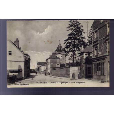 61 - Argentan - rue de la république et Tour Marguerite - Voyagé - Dos divisé