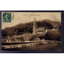 65 - Lourdes - La Basilique - vue latérale - Voyagé - Dos divisé