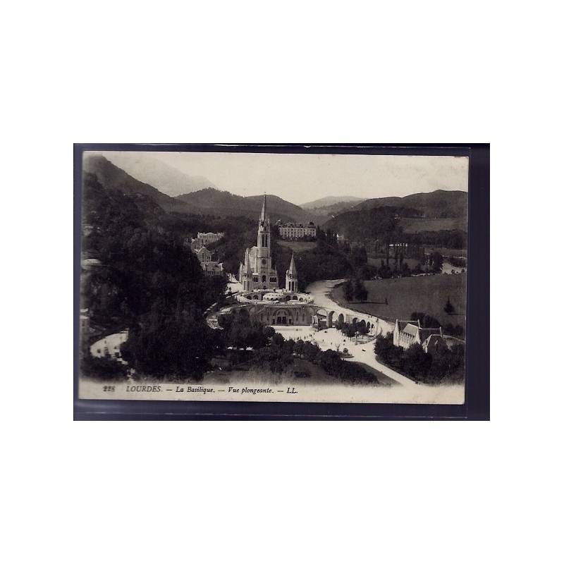 65 - Lourdes - La Basilique - vue plongeante - Voyagé - Dos divisé