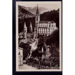 65 - Lourdes - la Basilique et la grotte - Non voyagé - Dos divisé