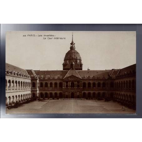 75 - Paris - les Invalides - la Cour intérieure - Non voyagé - Dos divisé