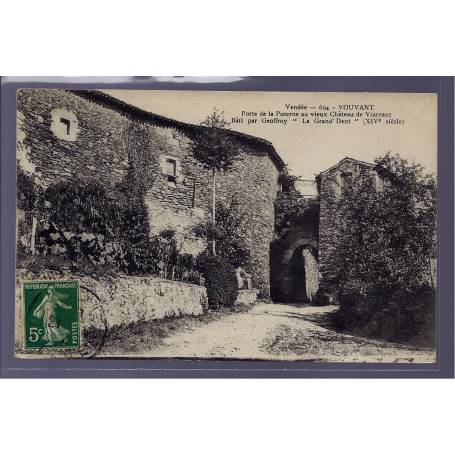 85 - Vouvant - porte de la Poterne au vieux château de Vouvant bâti par Geo