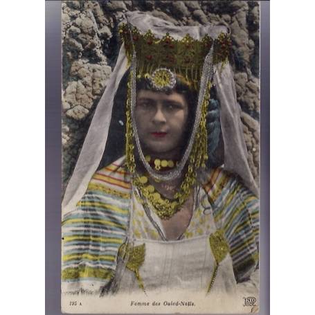 Algérie - Femme des Ouled Naïls - Beau plan en couleur