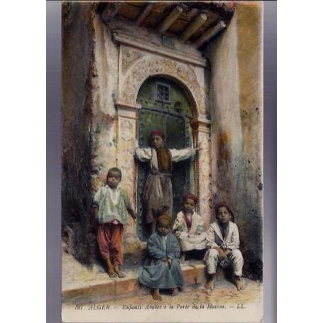 Algérie - Alger - Enfants arabes à la porte de la maison - Couleur